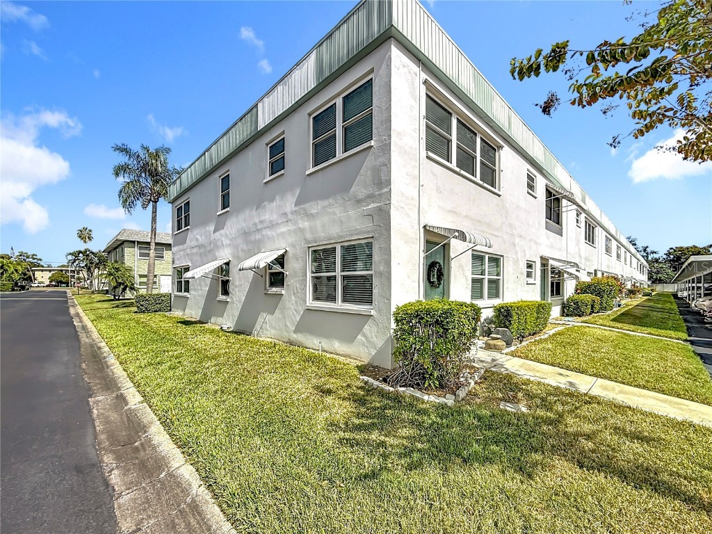 5267 81st St N #26 Saint Petersburg FL 33709 TB8444938 image40