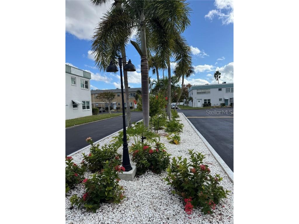 5267 81st St N #26 Saint Petersburg FL 33709 TB8444938 image46