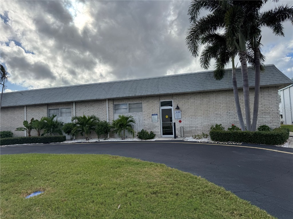 5267 81st St N #26 Saint Petersburg FL 33709 TB8444938 image47