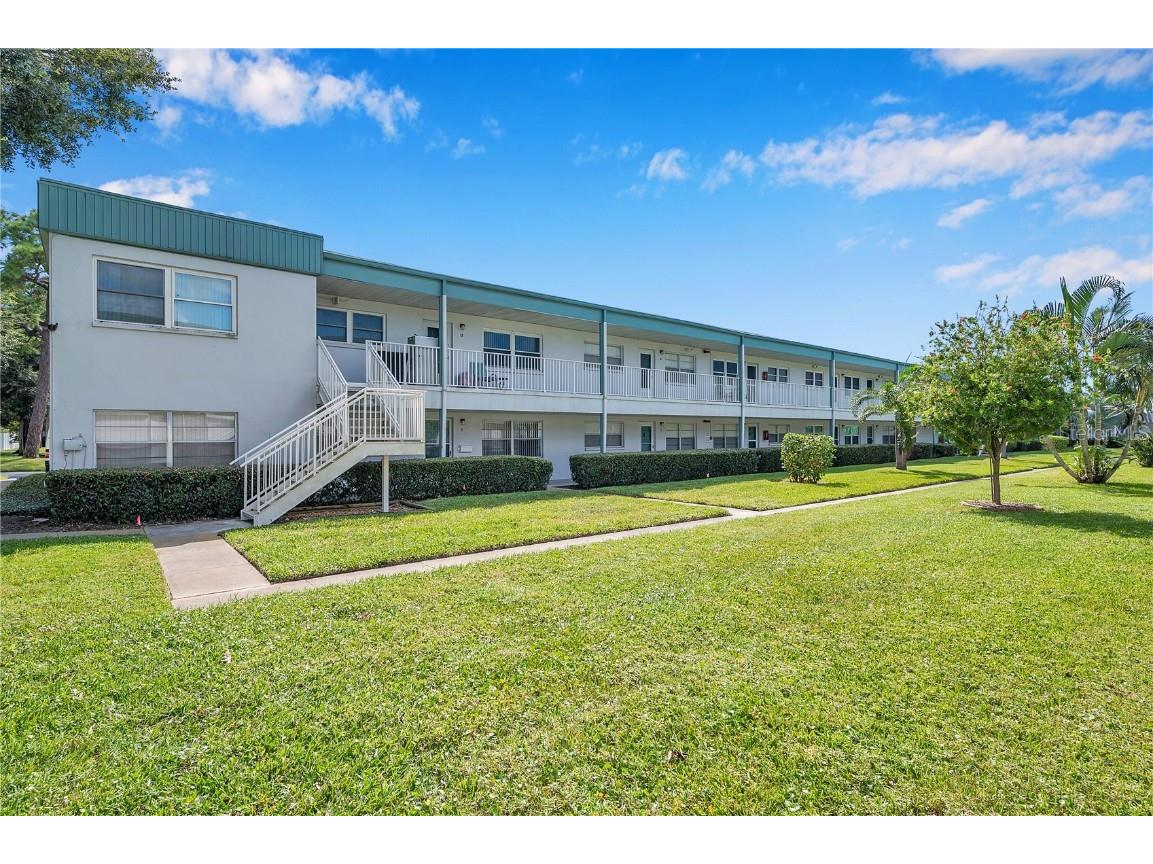 5267 81st Street N #4 Saint Petersburg FL 33709 U8227267 image1