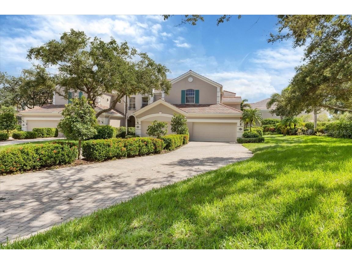 5267 Bouchard Circle #202 Sarasota FL 34238 A4625351 image1