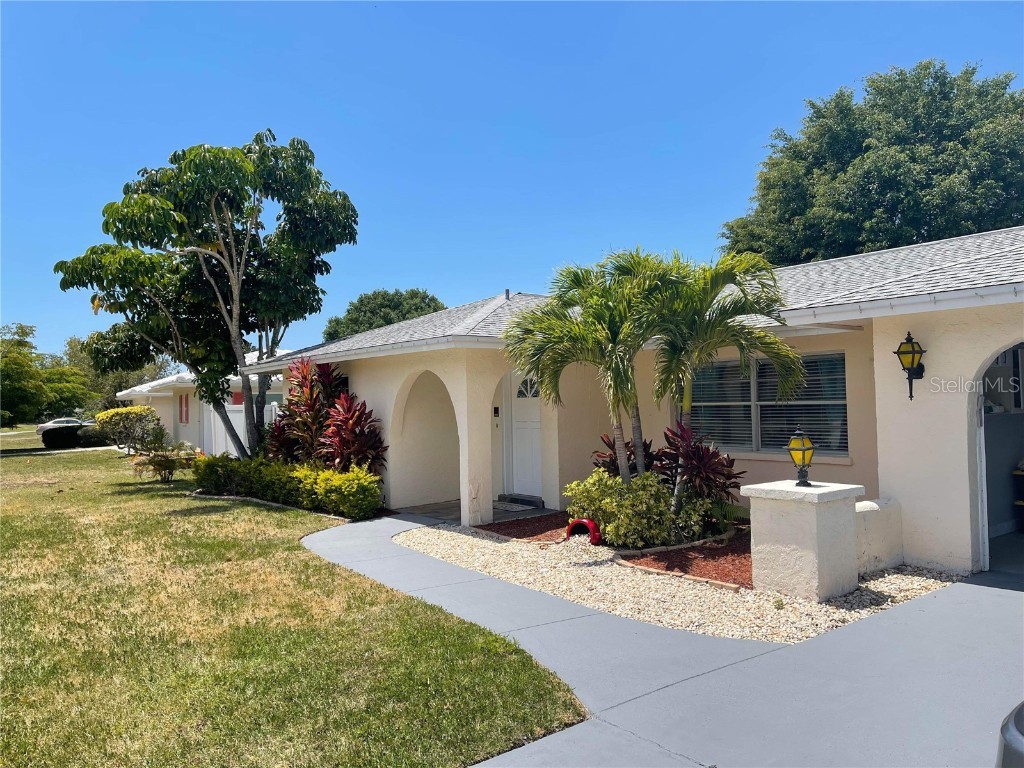 527 Chevy Chase Drive Sarasota FL 34243 U8244496 image1