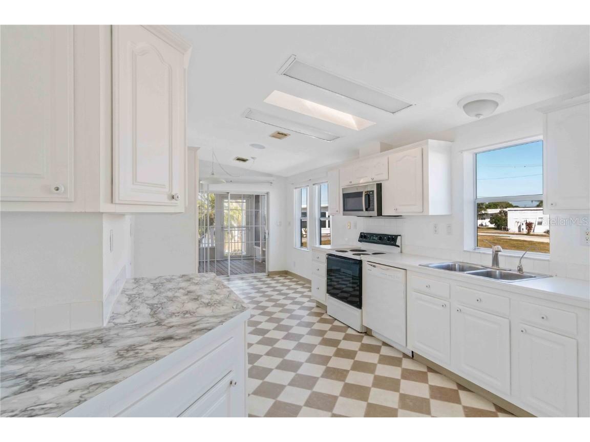 527 Fleetwood Street North Port FL 34287 A4672563 image40