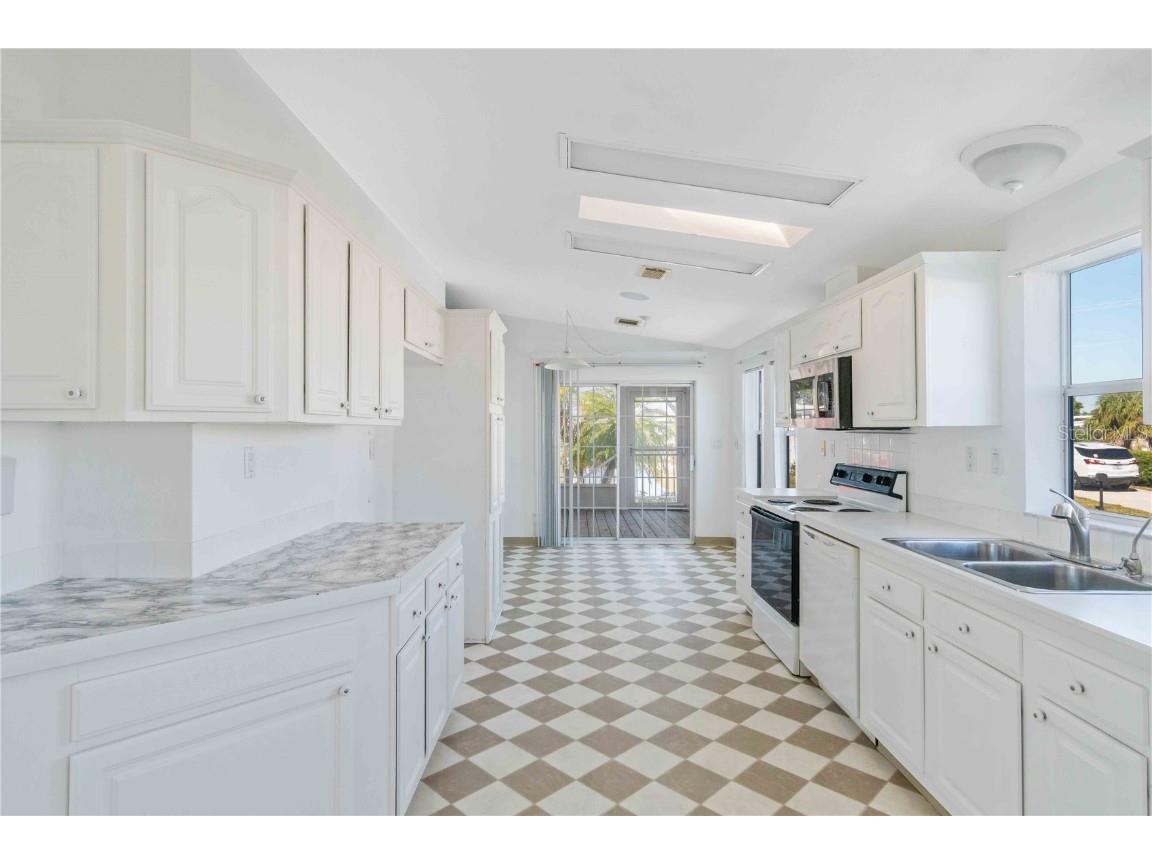 527 Fleetwood Street North Port FL 34287 A4672563 image41