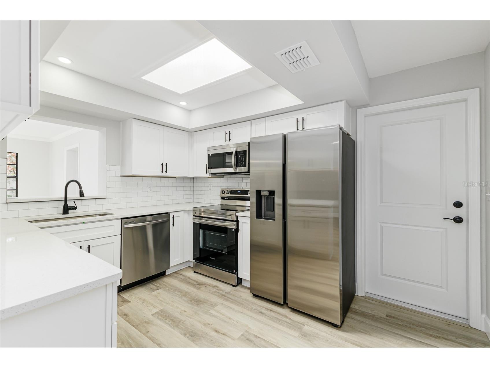 527 Princess Place Lakeland FL 33803 L4963315 image2