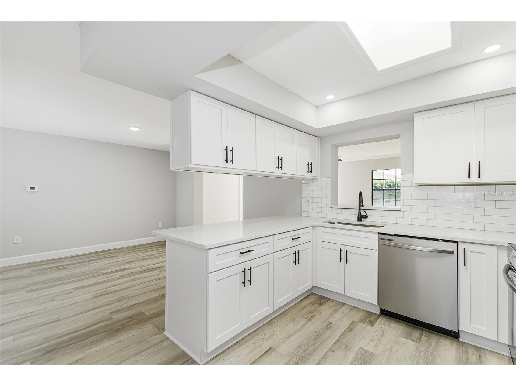 527 Princess Place Lakeland FL 33803 L4963315 image3