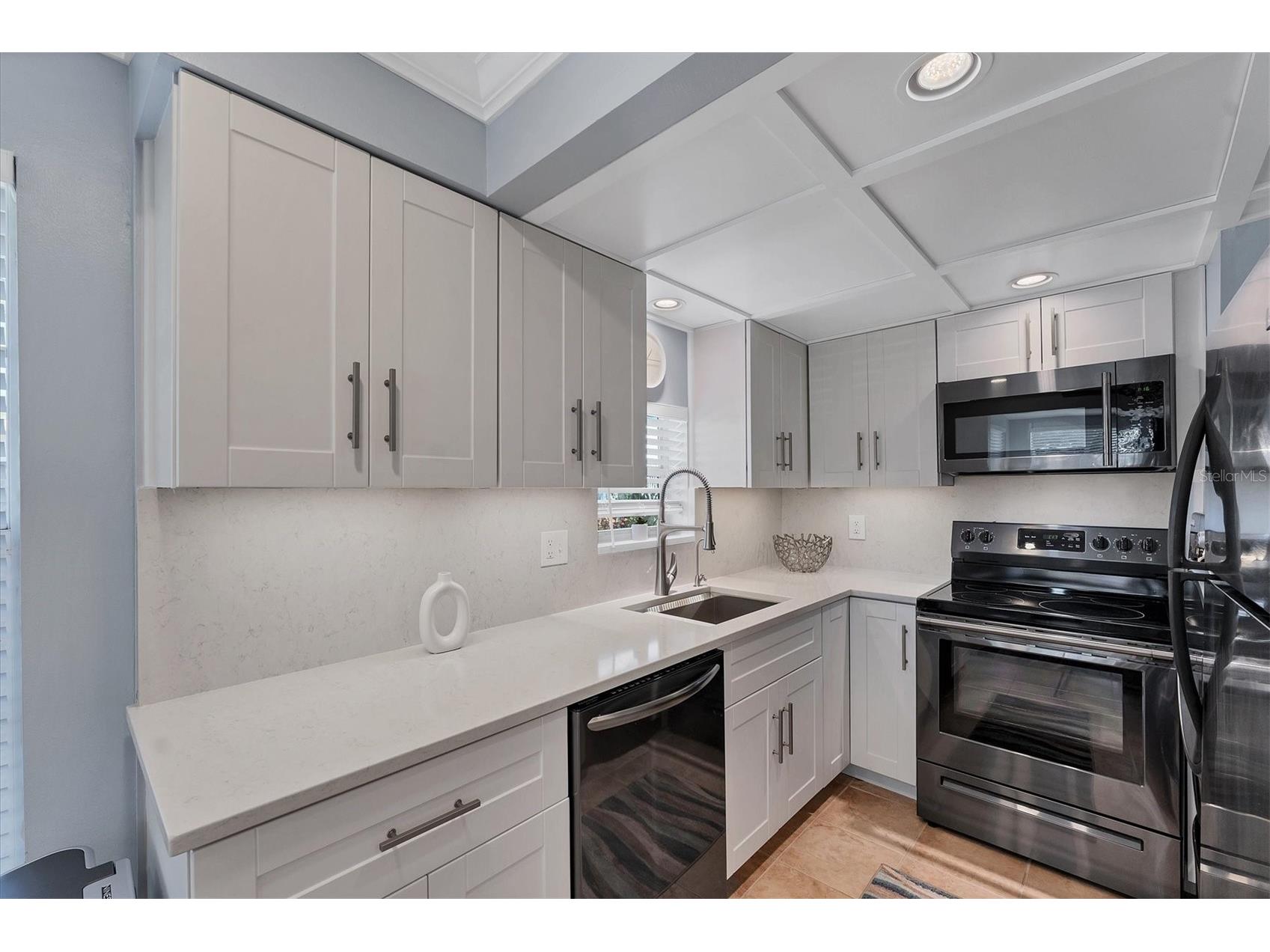 527 Sutton Place Longboat Key FL 34228 - SARASOTA BAY GULF OF MEXICO A4677642 image17