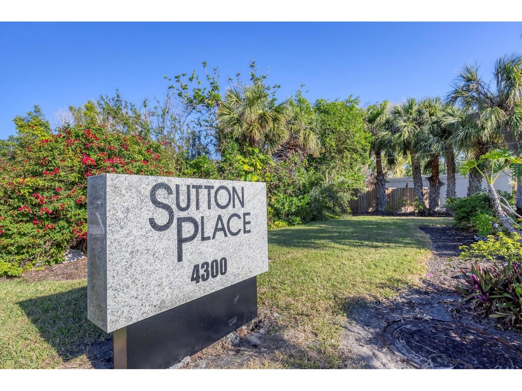 527 Sutton Place Longboat Key FL 34228 - SARASOTA BAY GULF OF MEXICO A4677642 image5