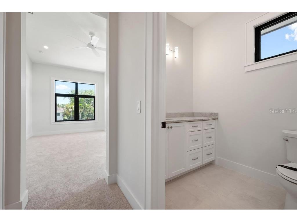 527 Venice Lane Sarasota FL 34242 - GRAND CANAL A4676628 image36