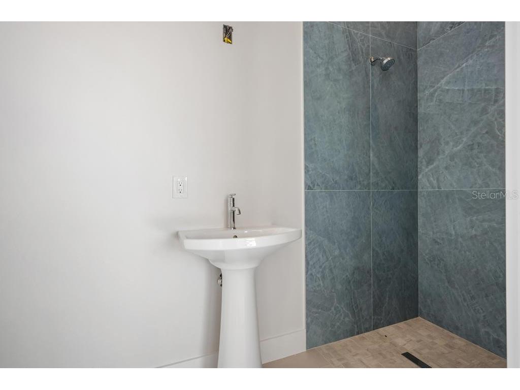 527 Venice Lane Sarasota FL 34242 - GRAND CANAL A4676628 image82