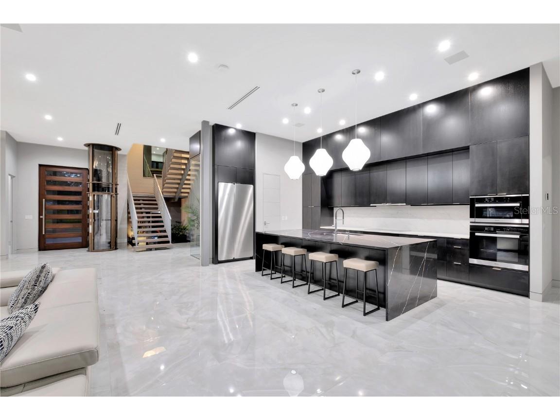 527 W Davis Boulevard Tampa FL 33606 TB8381013 image3