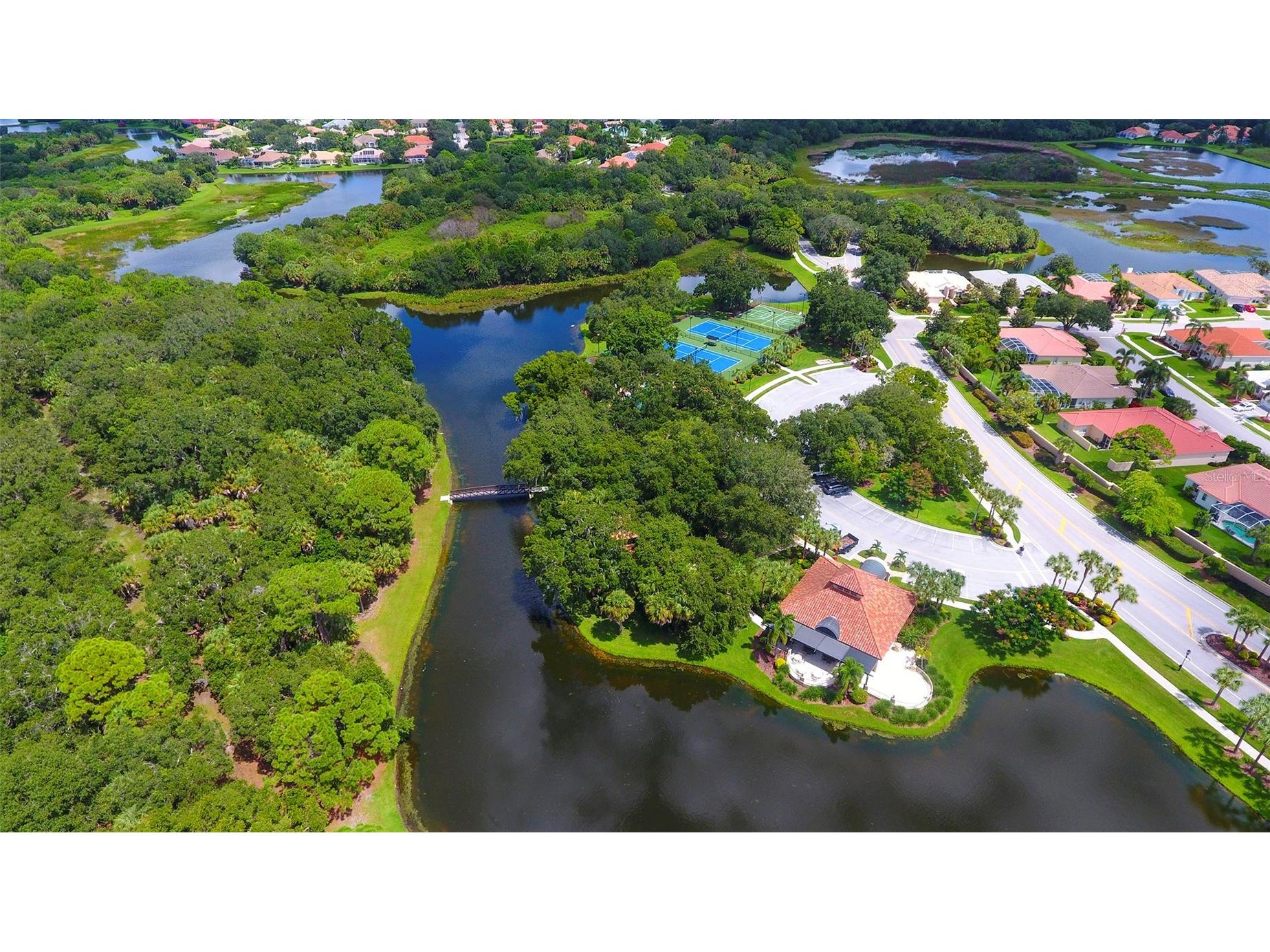 5270 Far Oak Circle Sarasota FL 34238 A4691759 image54