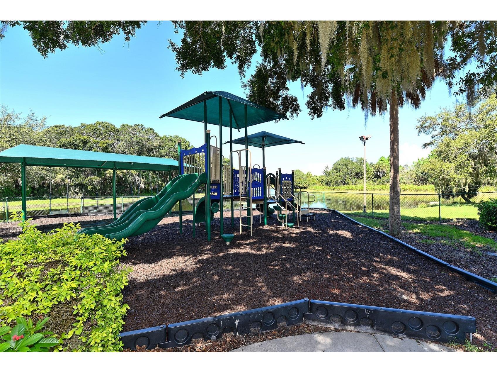 5270 Far Oak Circle Sarasota FL 34238 A4691759 image58