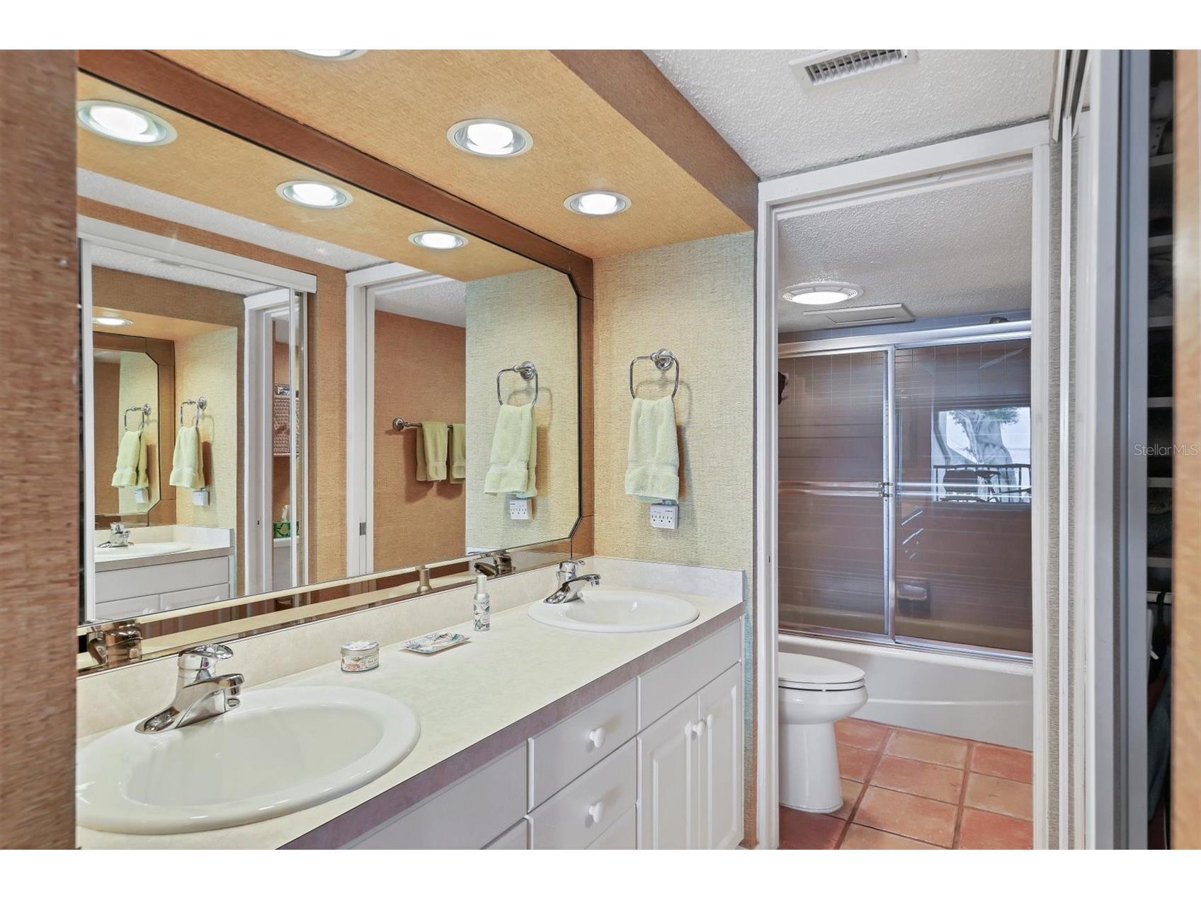 5270 Gulf Of Mexico Drive #508 Longboat Key FL 34228 - SARASOTA BAY A4673695 image32