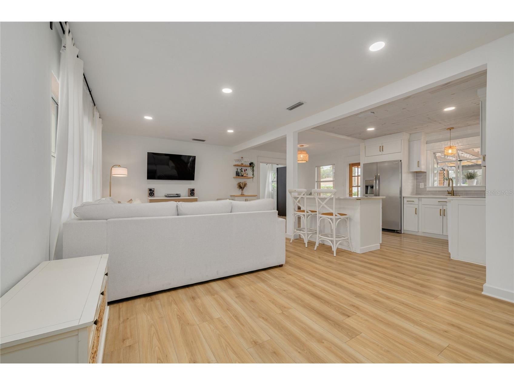 5271 35th Avenue N Saint Petersburg FL 33710 TB8513680 image4