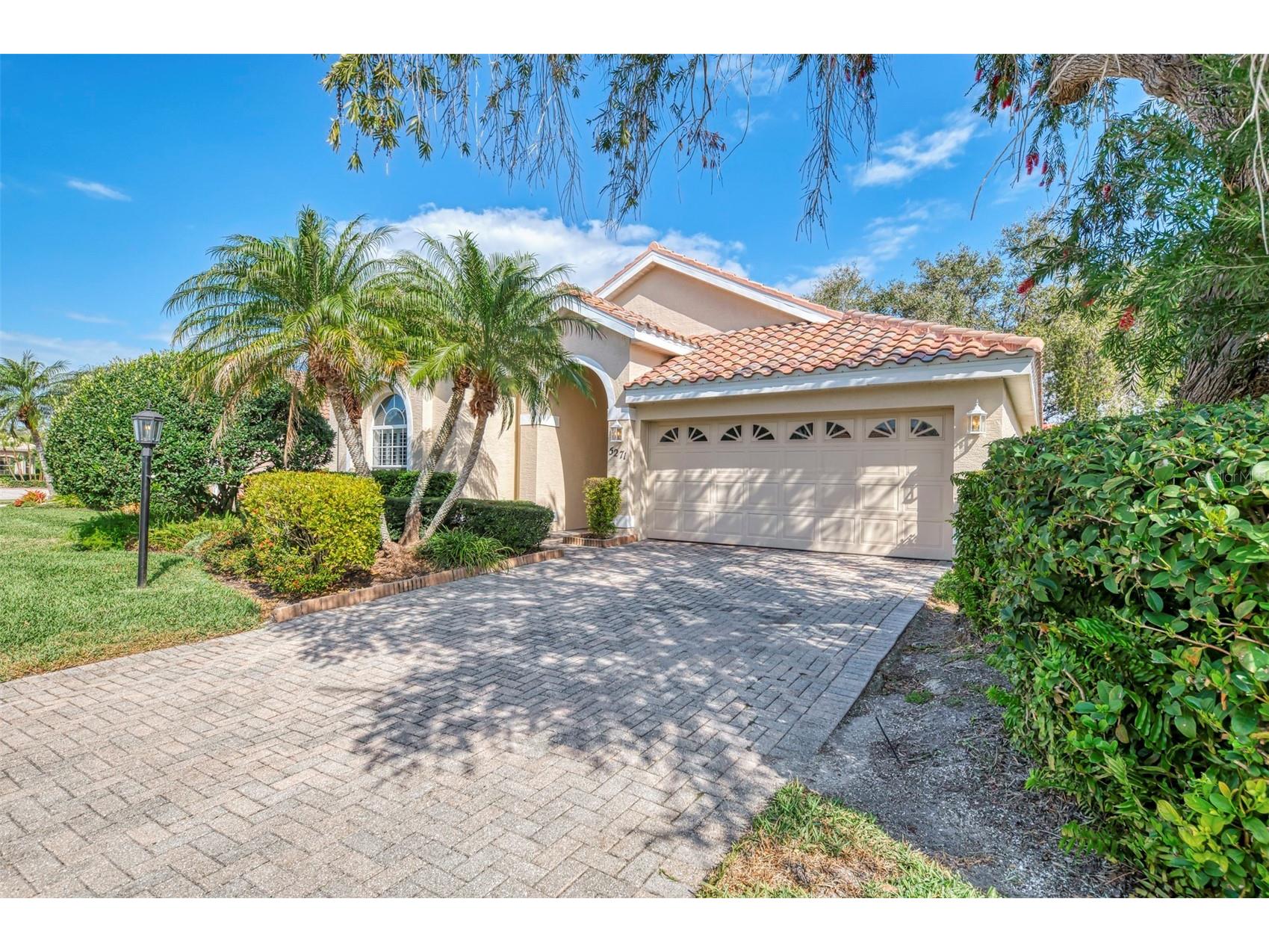 5271 Highbury Circle Sarasota FL 34238 A4677097 image1