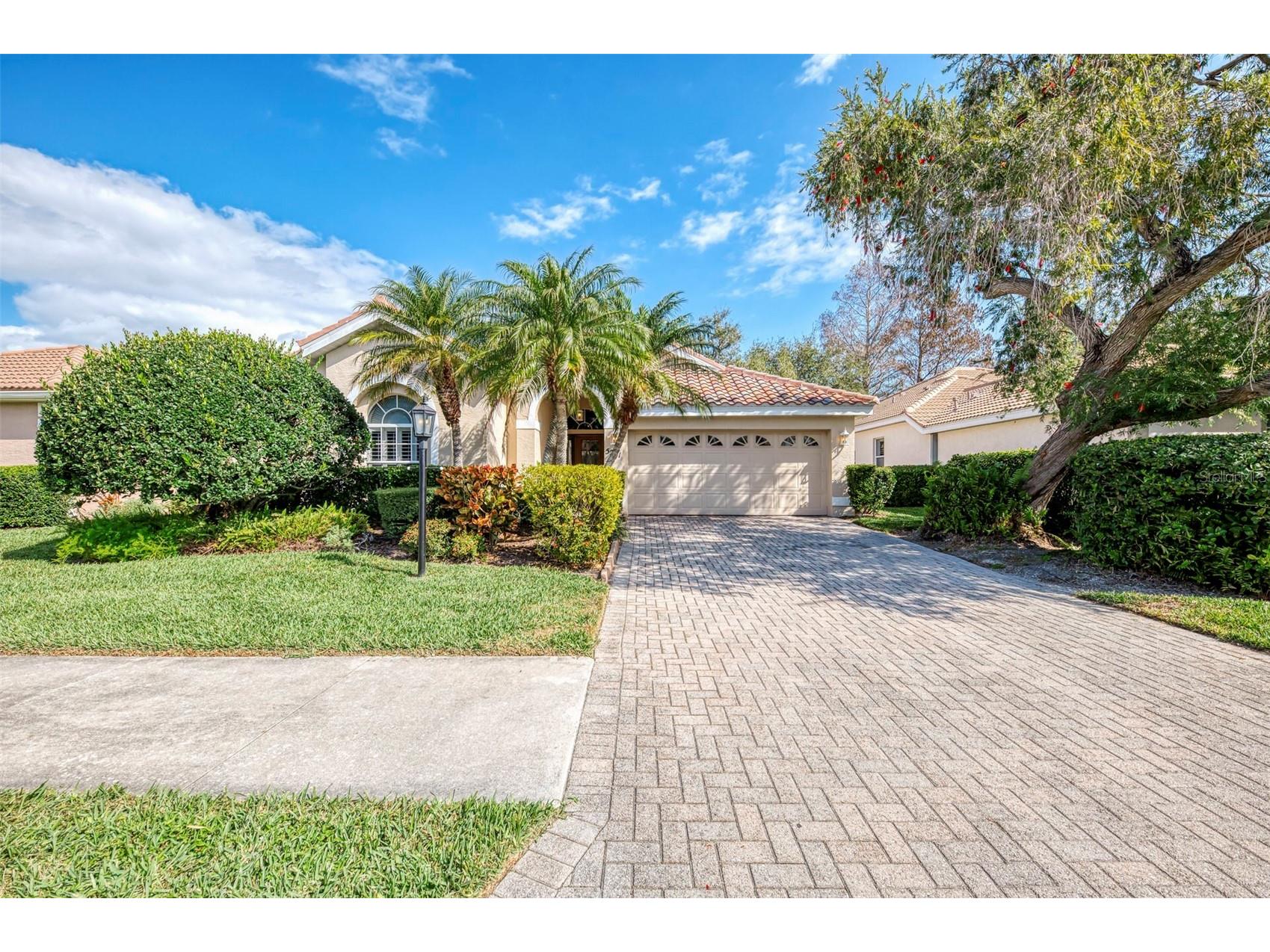 5271 Highbury Circle Sarasota FL 34238 A4677097 image2