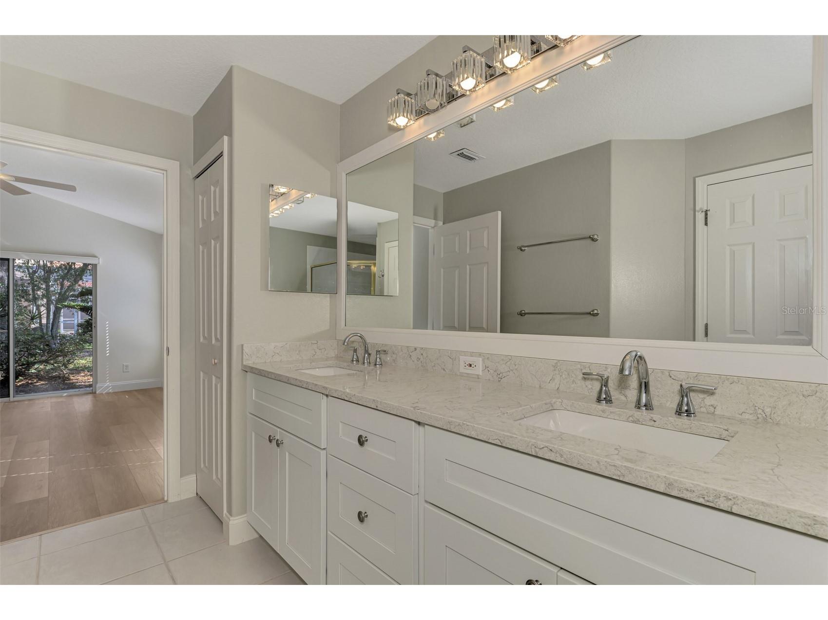 5271 Highbury Circle Sarasota FL 34238 A4677097 image31