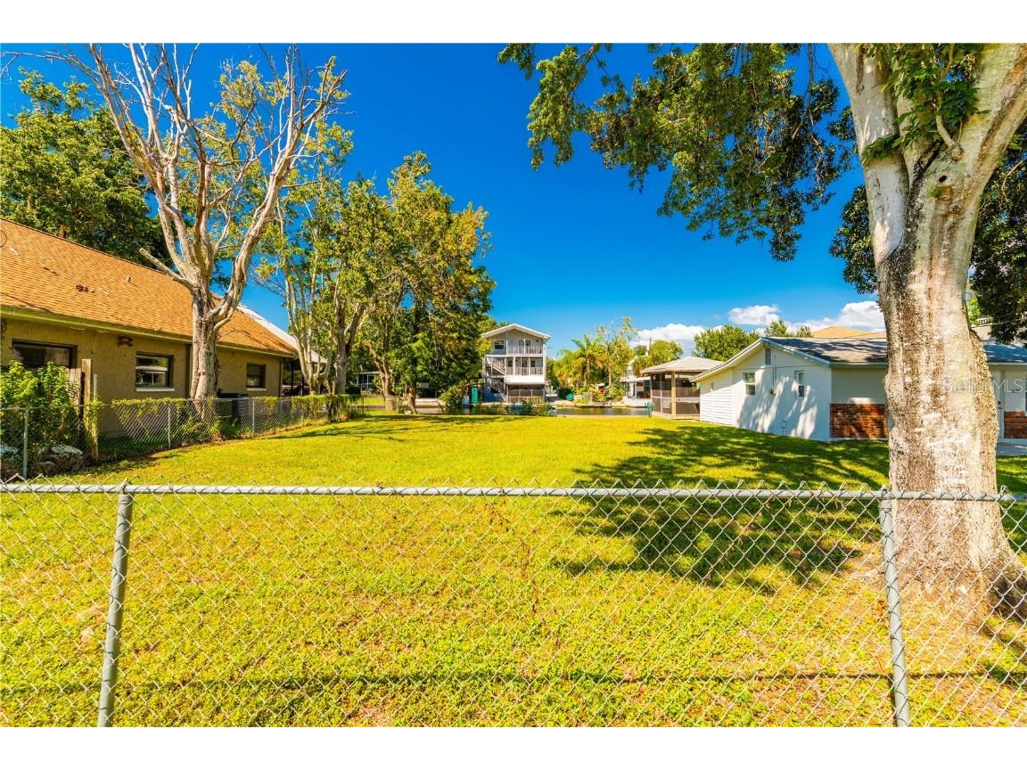 5271 Ray Drive Weeki Wachee FL 34607 U8177754 image1