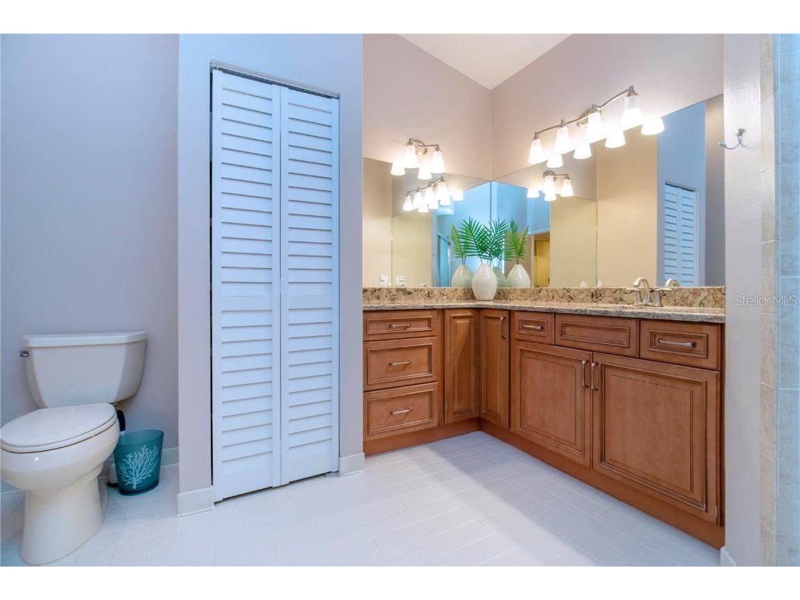 5273 Heron Way #202 Sarasota FL 34231 A4670409 image20