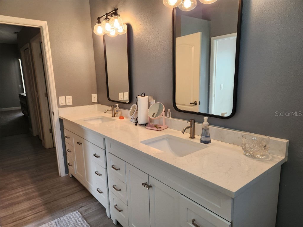 5274 Far Oak Circle Sarasota FL 34238 A4664818 image14