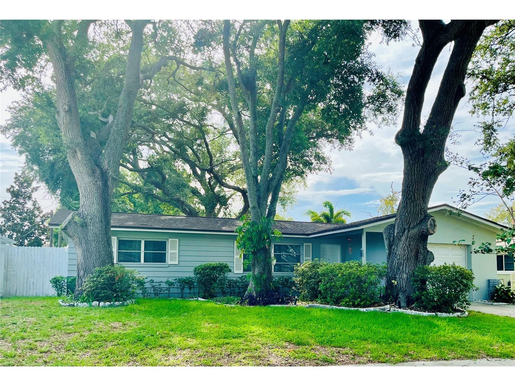 528 E Lake Drive Largo FL 33771 TB8520348 image1