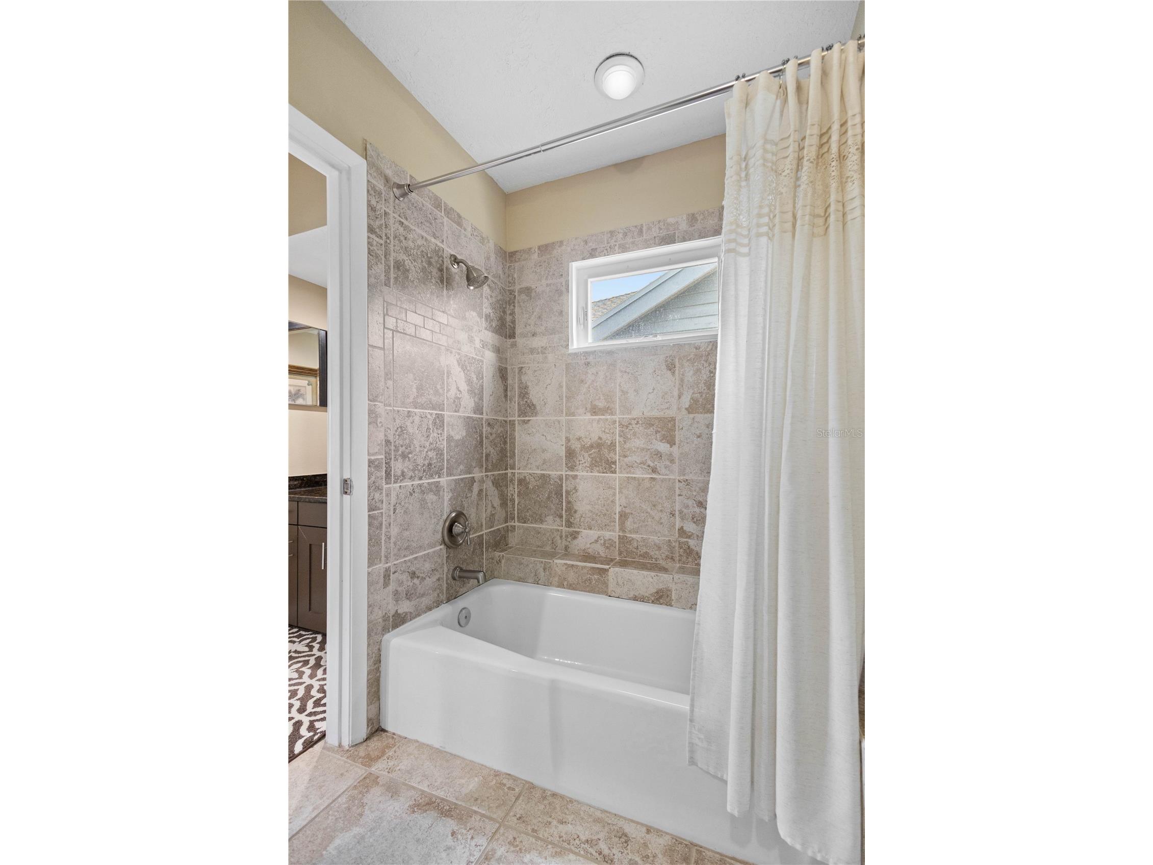 528 Forest Way Longboat Key FL 34228 A4695863 image25