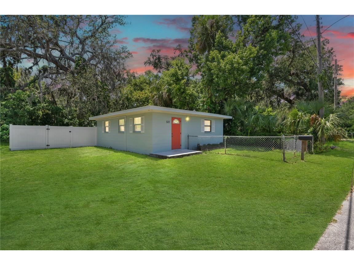 528 Pine Street Daytona Beach FL 32114 V4943391 image1