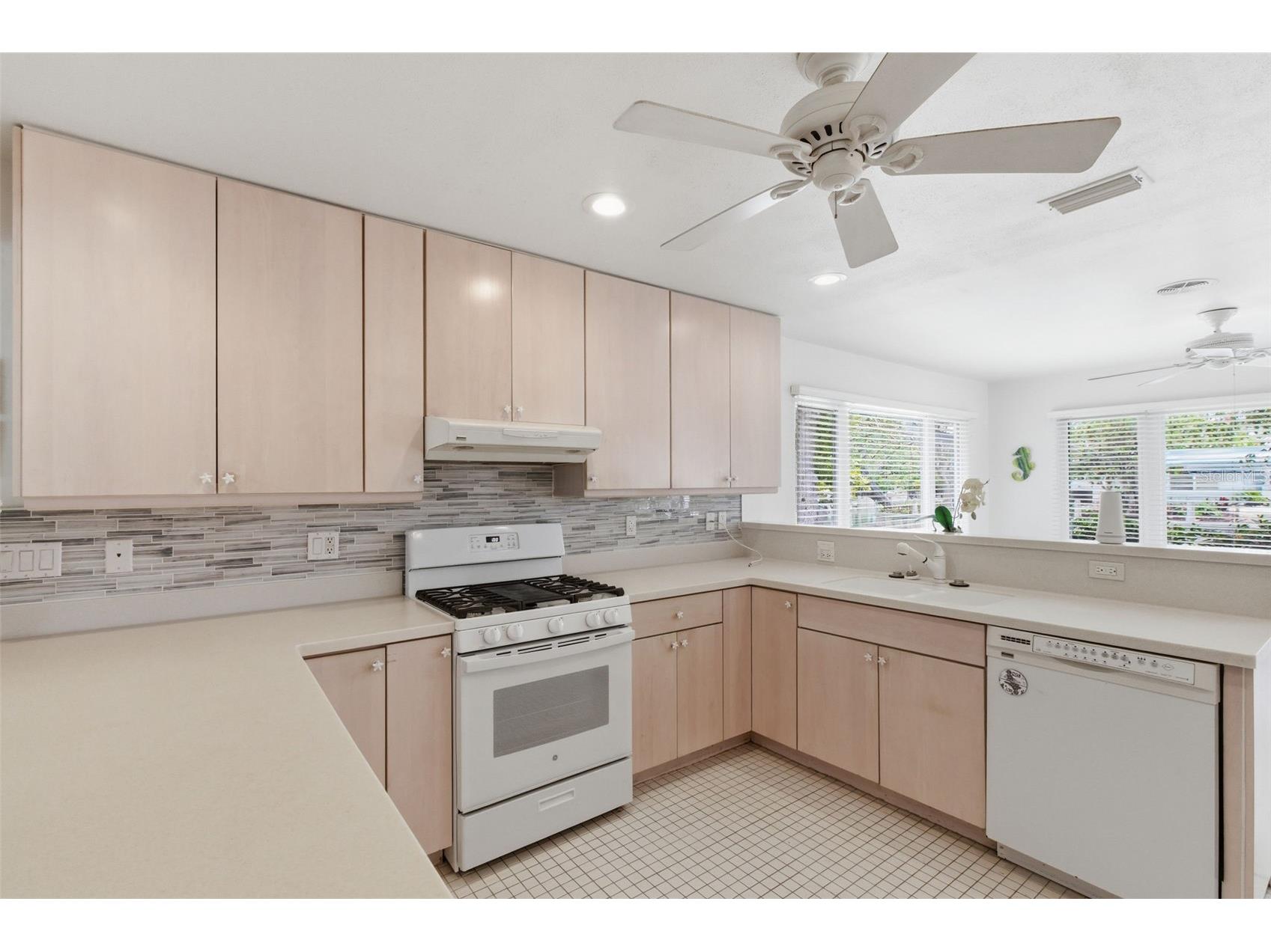 528 Ralph Street Siesta Key FL 34242 TB8491348 image14