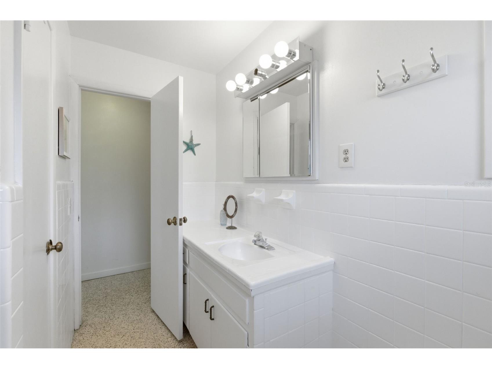 528 Ralph Street Siesta Key FL 34242 TB8491348 image18