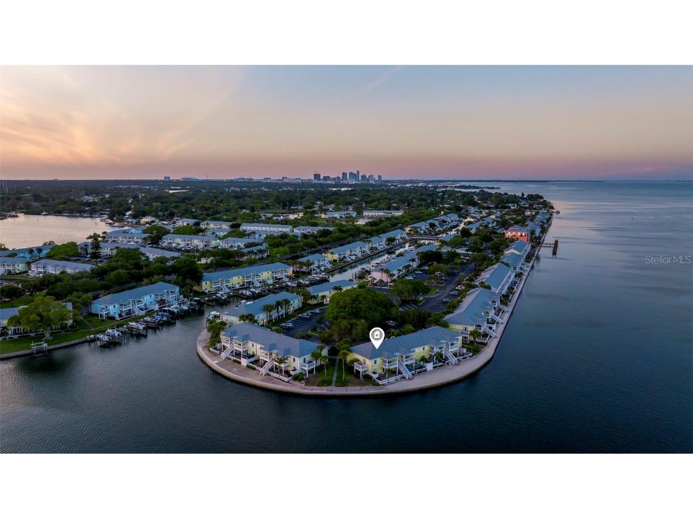 5280 Coquina Key Drive SE #B Saint Petersburg FL 33705 U8239444 image1