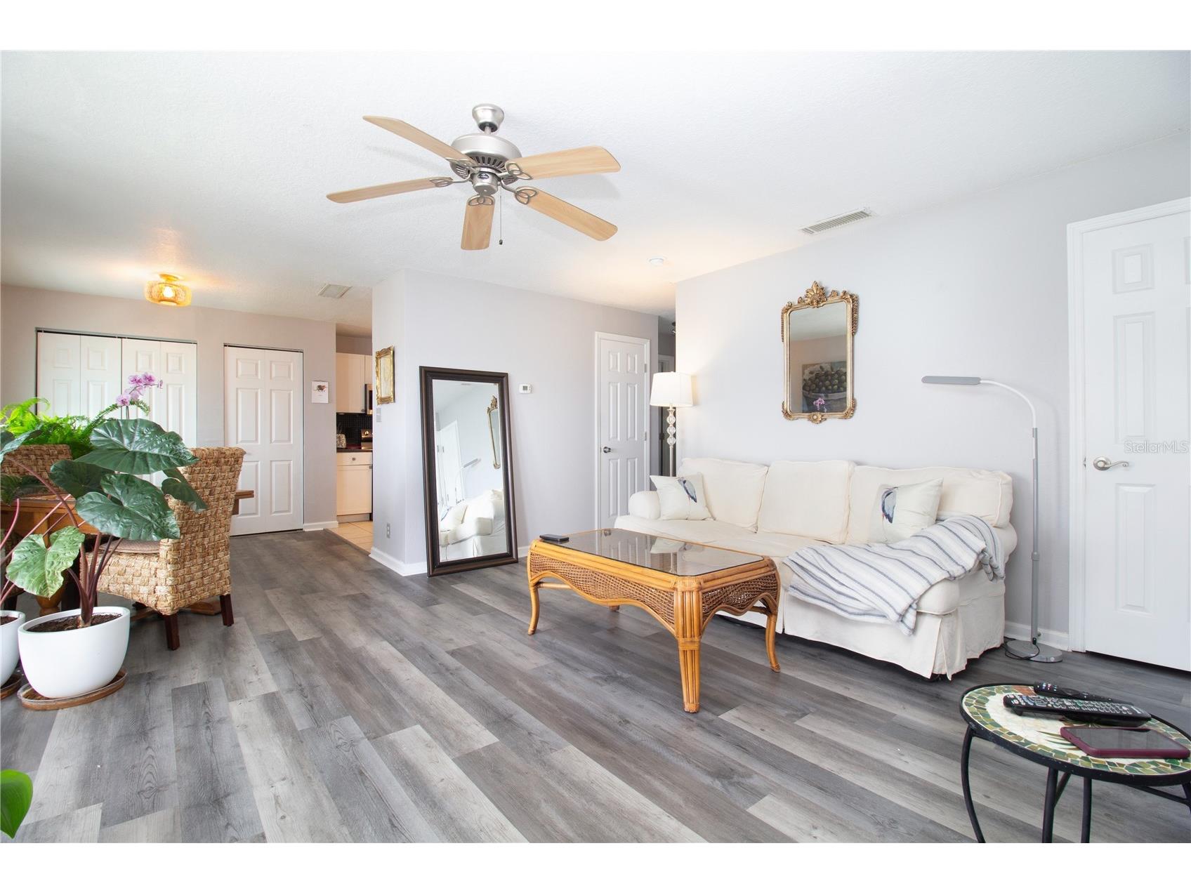 5282 Beach Drive SE #APT D Saint Petersburg FL 33705 - TAMPA BAY AND LITTLE BAYOU TB8513884 image5