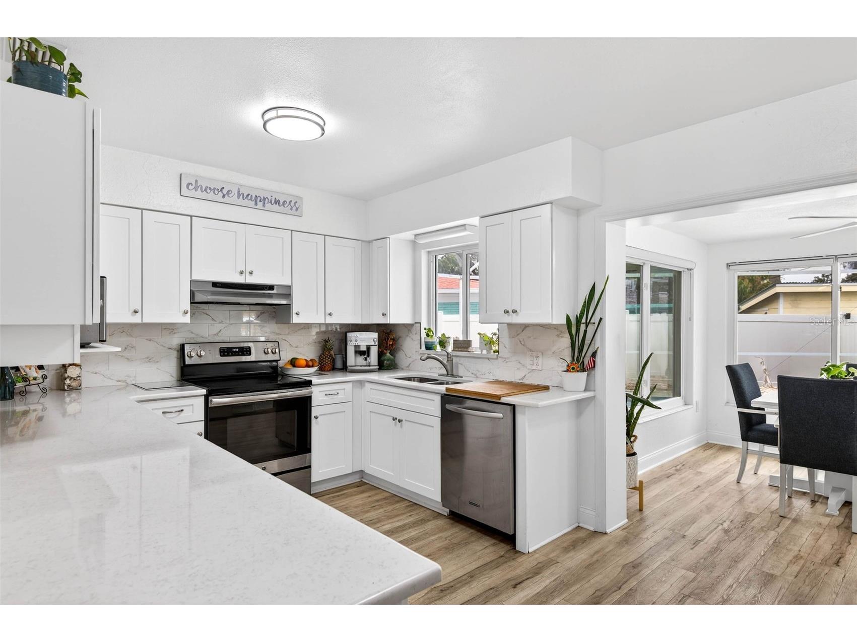 5287 99th Way N Seminole FL 33708 TB8480829 image11