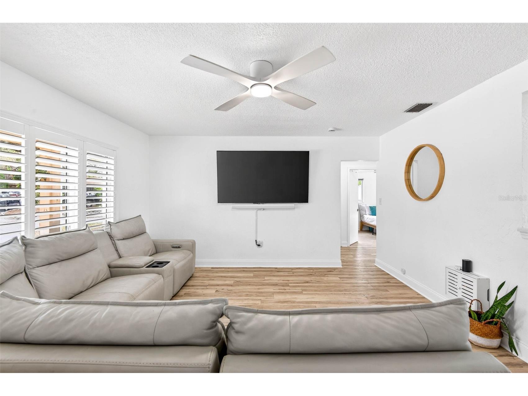 5287 99th Way N Seminole FL 33708 TB8480829 image6