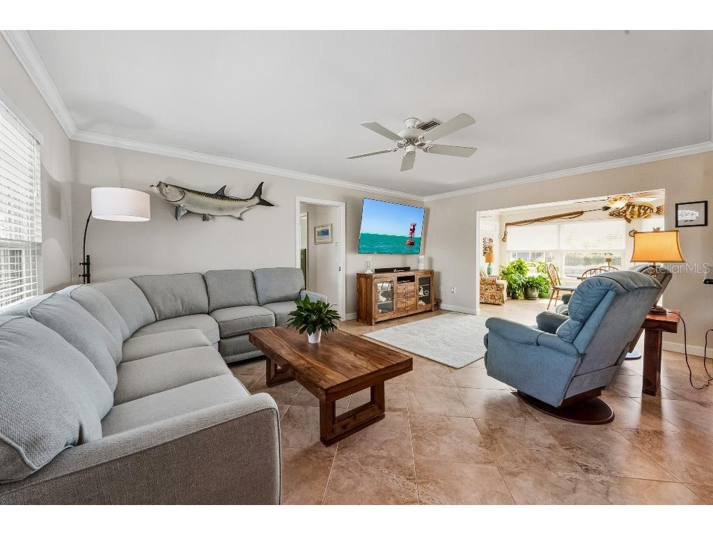 529 67th Street Holmes Beach FL 34217 TB8471553 image2