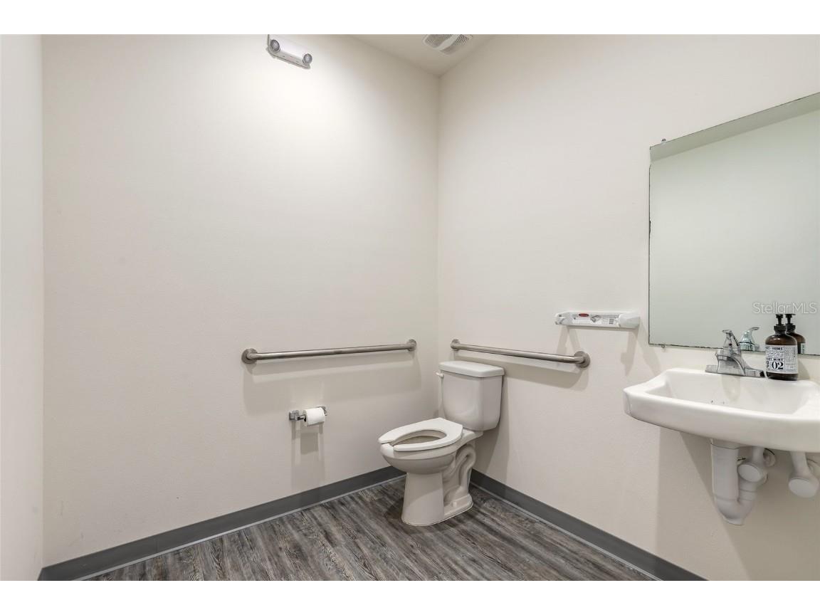 529 Ridgewood Avenue Daytona Beach FL 32117 V4946014 image28