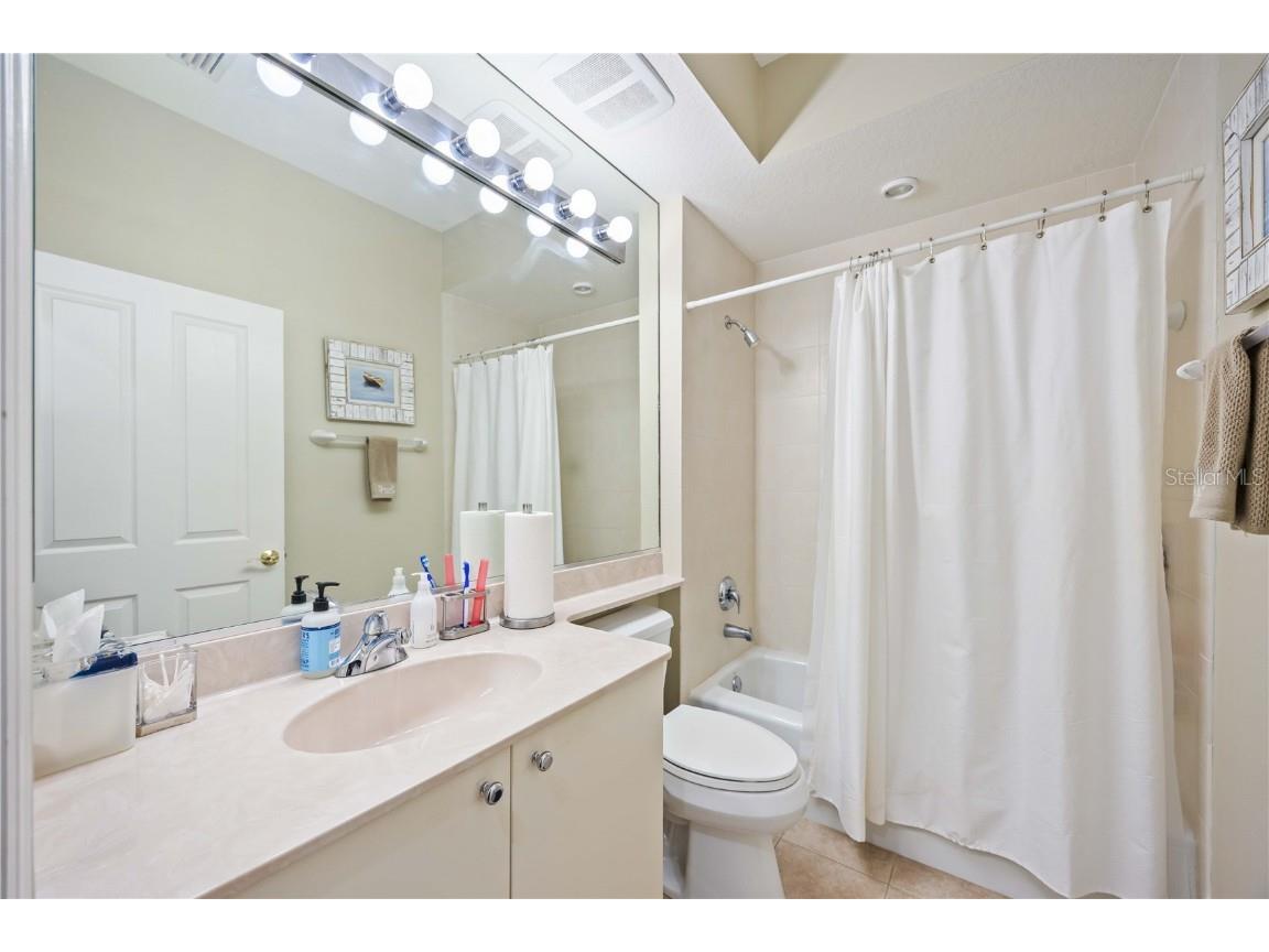 5290 Descanso Court #201B19 Sarasota FL 34238 A4669346 image15