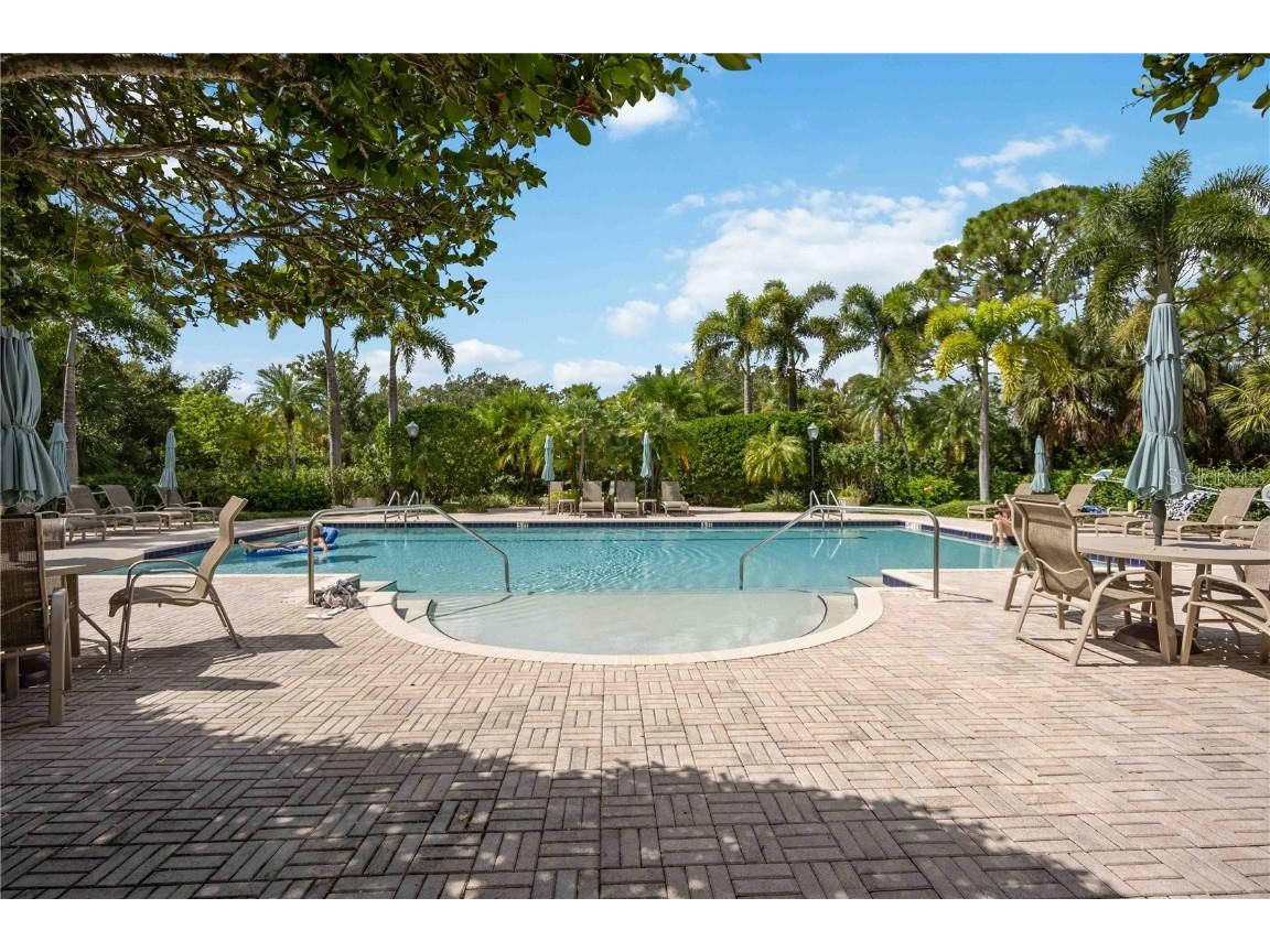 5290 Descanso Court #201B19 Sarasota FL 34238 A4669346 image25