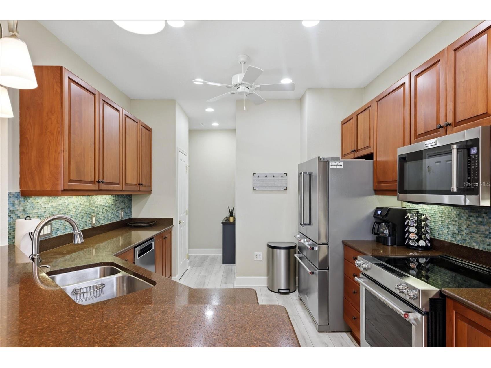 5290 Descanso Court #201B19 Sarasota FL 34238 A4694500 image14