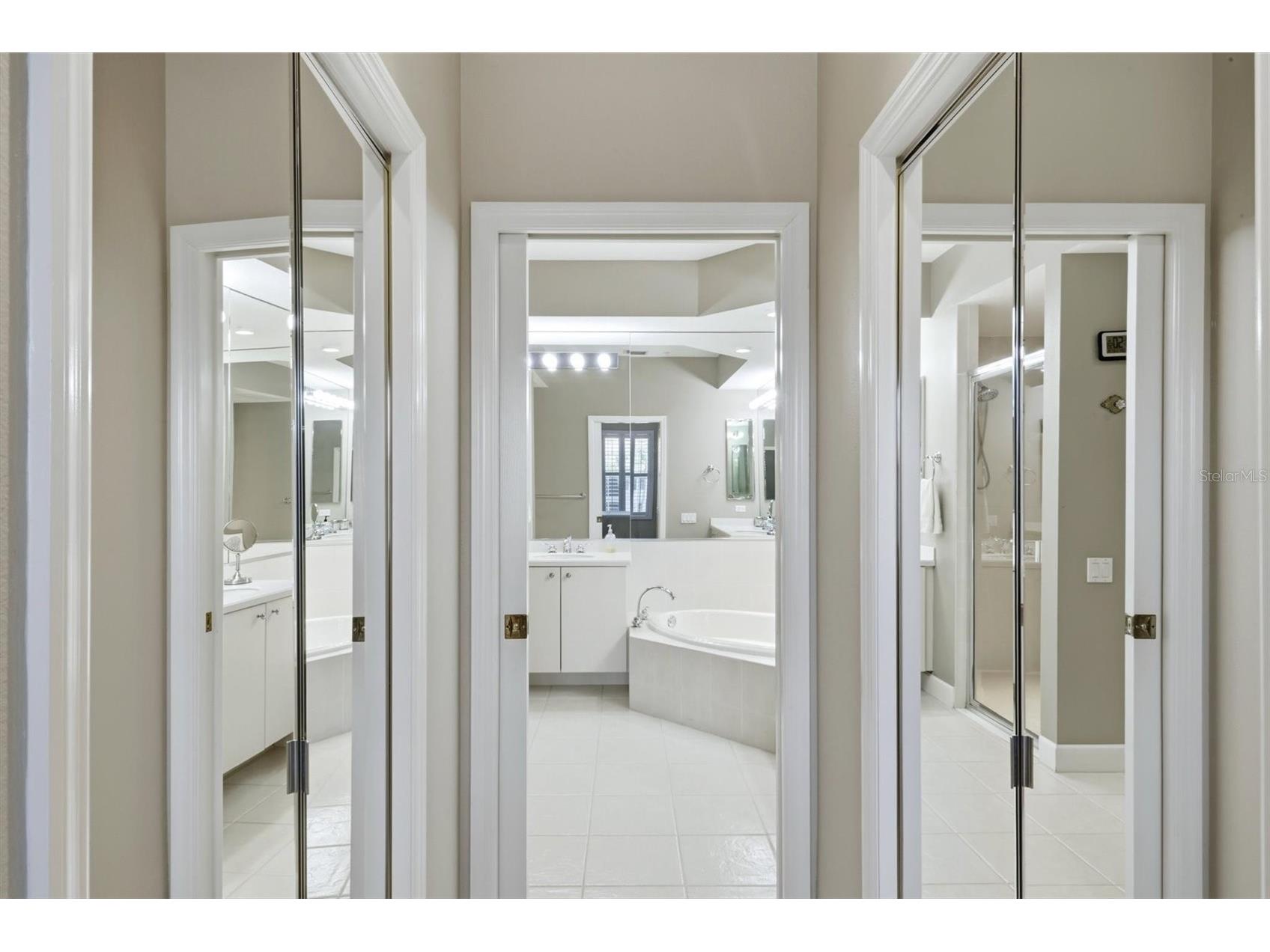 5290 Descanso Court #201B19 Sarasota FL 34238 A4694500 image22