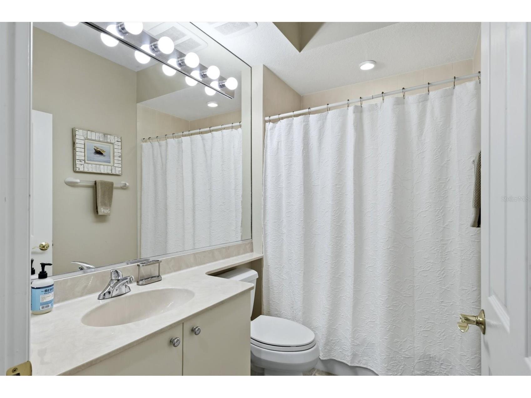 5290 Descanso Court #201B19 Sarasota FL 34238 A4694500 image27