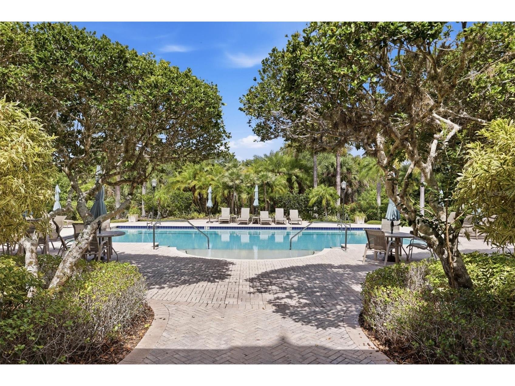 5290 Descanso Court #201B19 Sarasota FL 34238 A4694500 image37