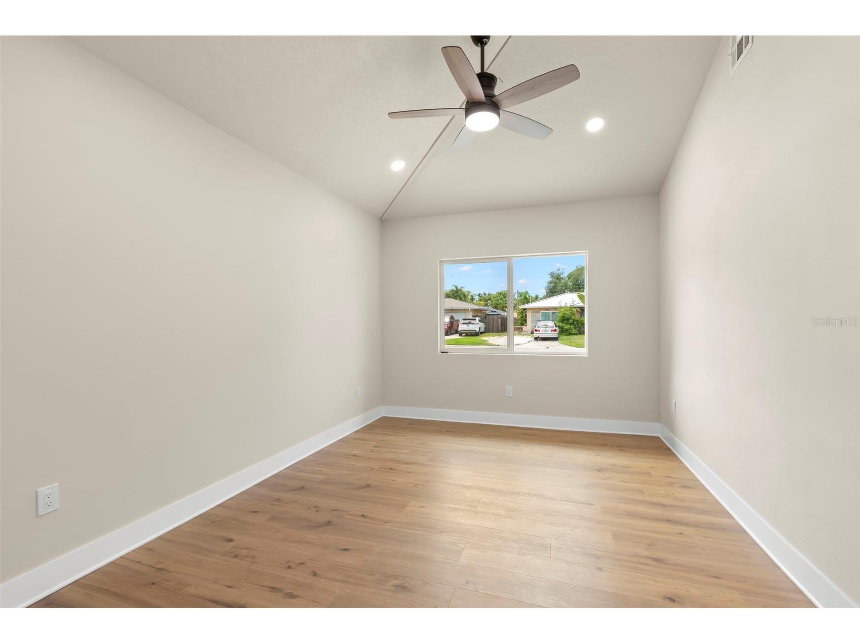 5299 35th Avenue N Saint Petersburg FL 33710 TB8513447 image16