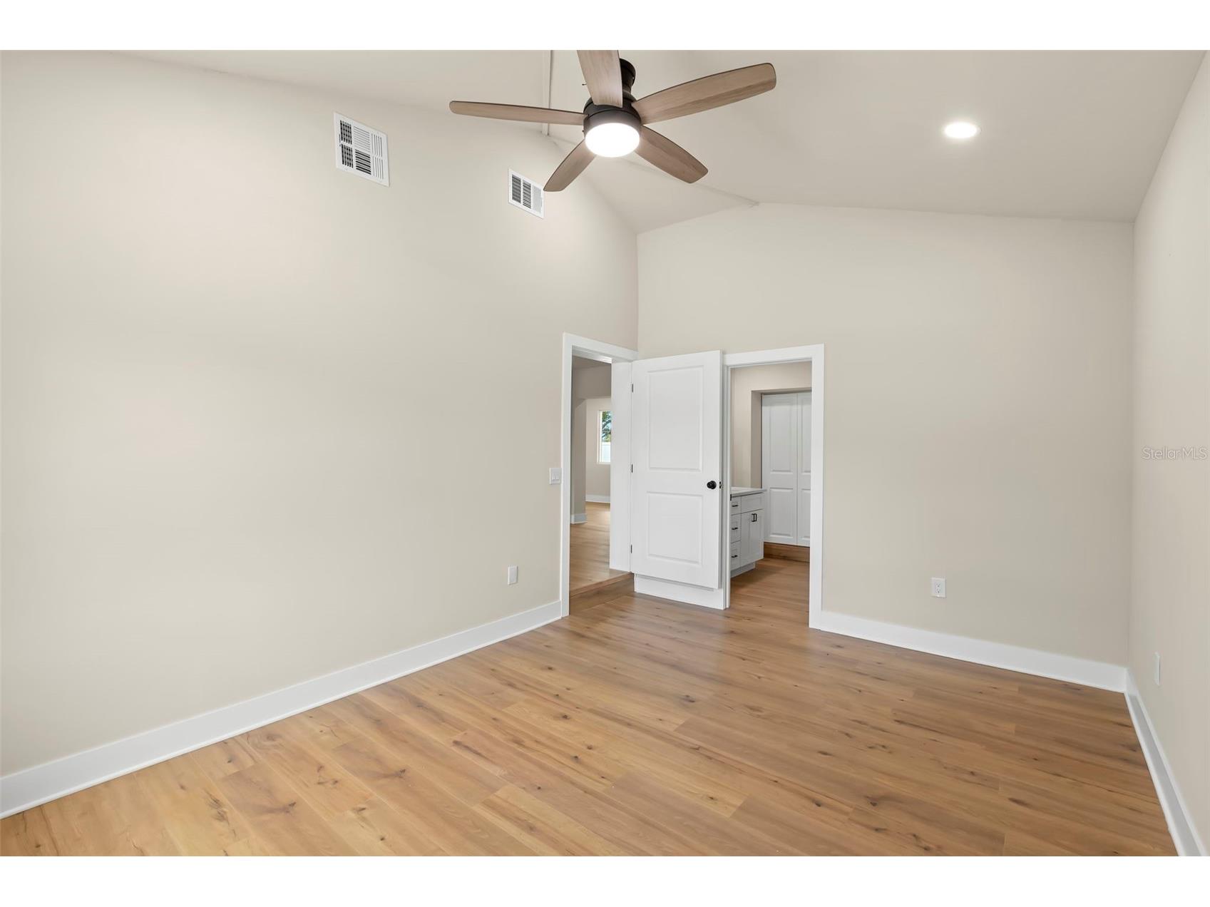 5299 35th Avenue N Saint Petersburg FL 33710 TB8513447 image17