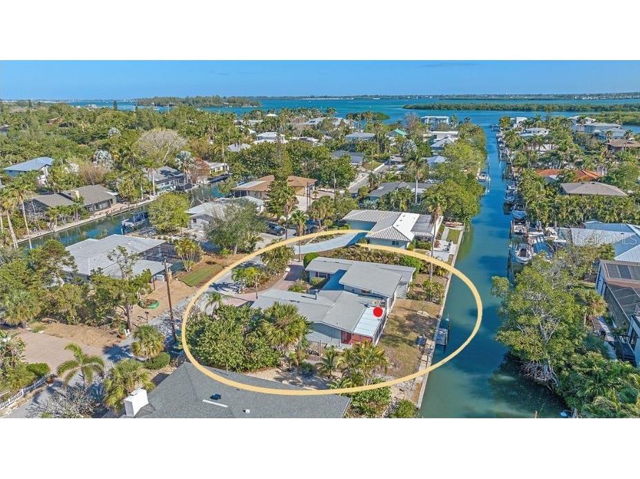 530 De Narvaez Drive Longboat Key FL 34228 - CANAL TO SARASOTA BAY A4586792 image1