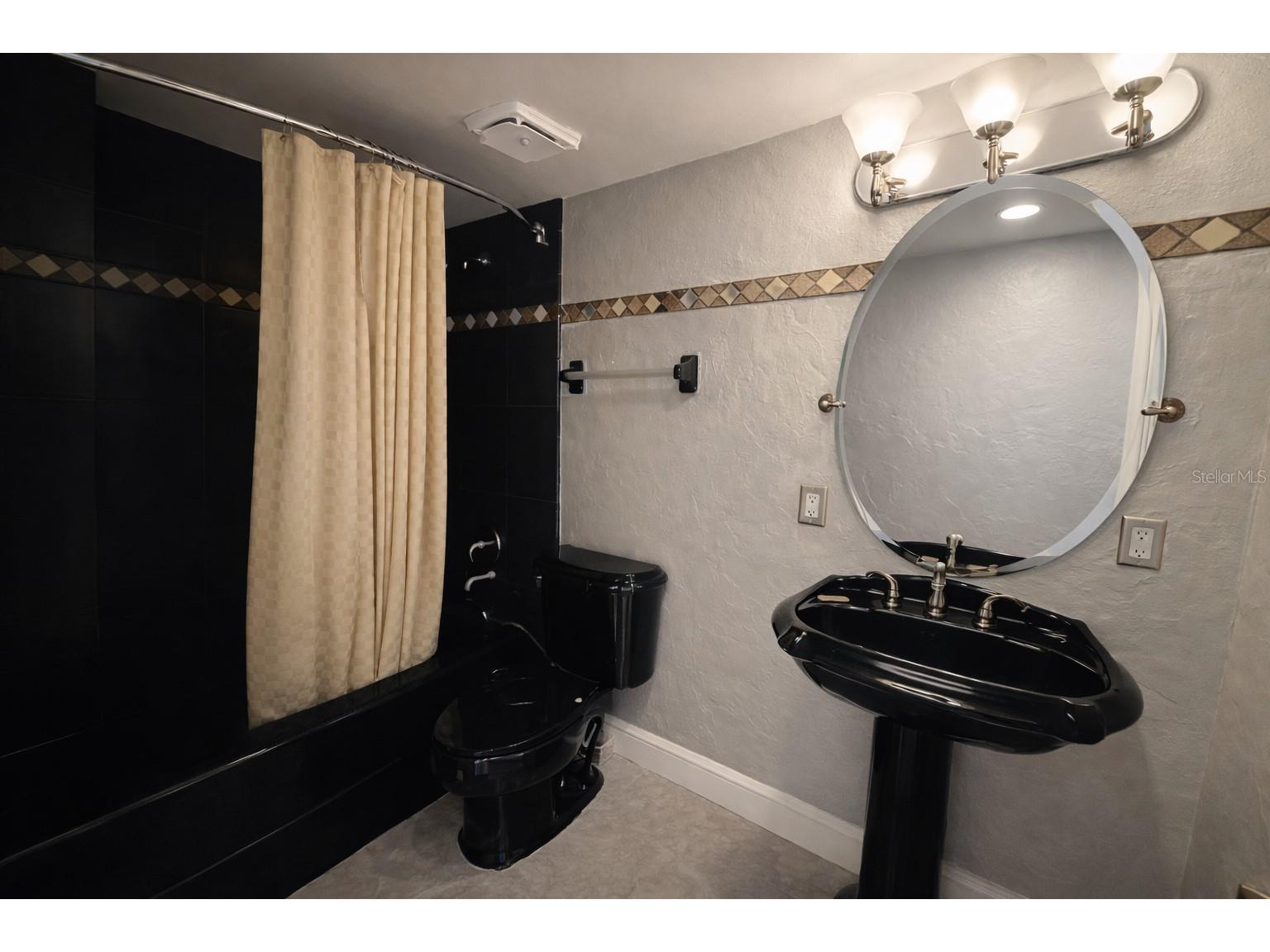 530 E Central Boulevard #1602 Orlando FL 32801 O6378056 image12