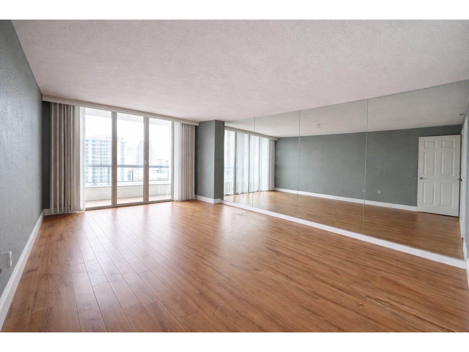 530 E Central Boulevard #1602 Orlando FL 32801 O6378056 image8