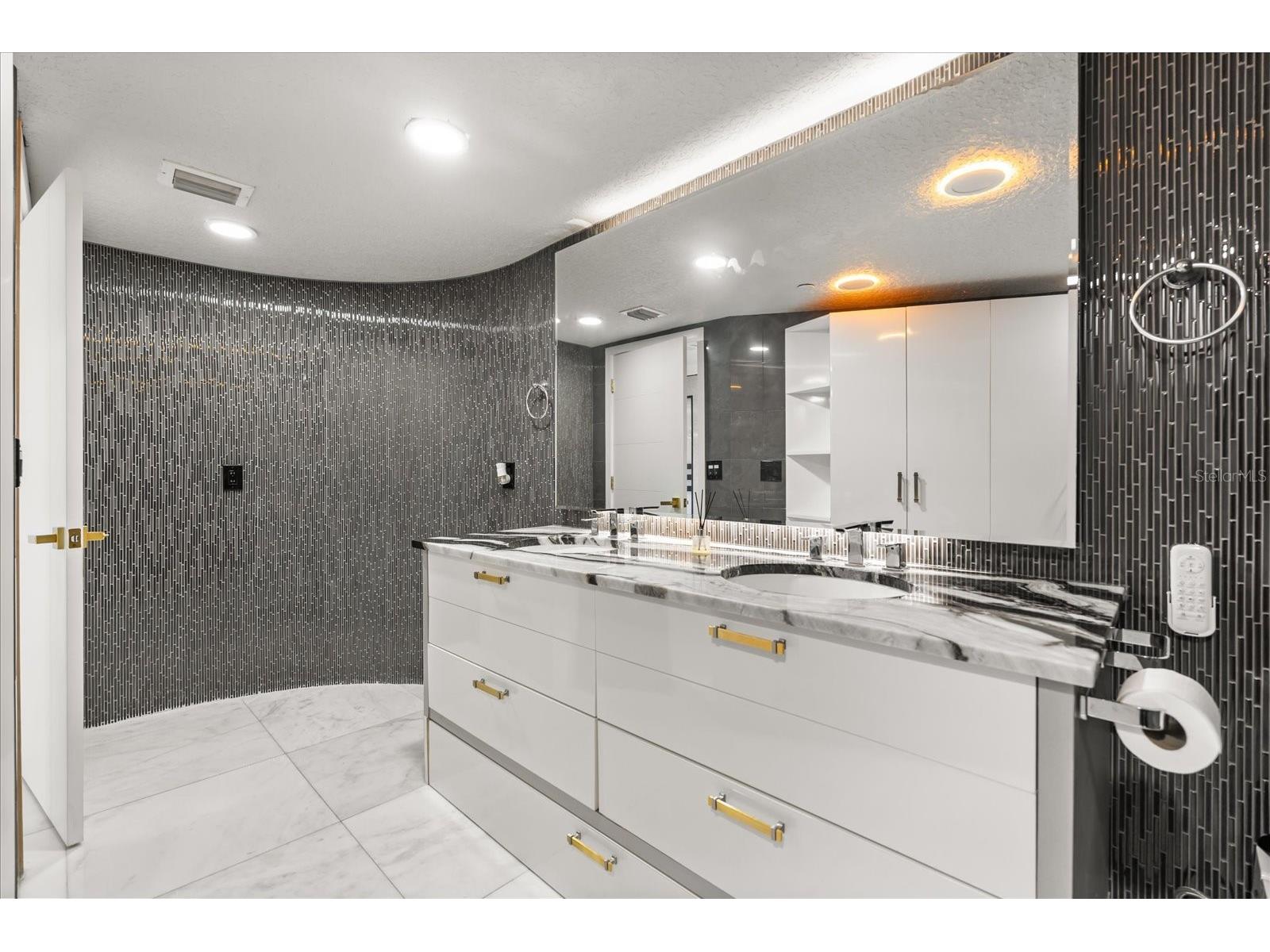 530 E Central Boulevard #1901 Orlando FL 32801 - LAKE EOLA O6383408 image27