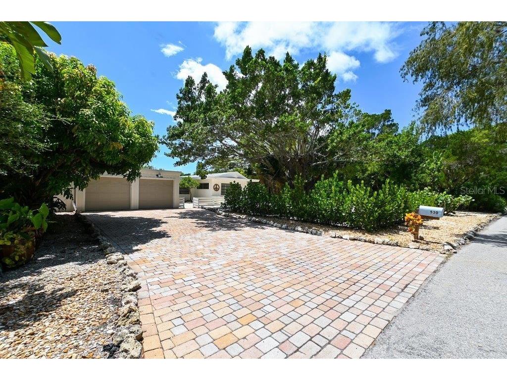 530 Freeling Drive Sarasota FL 34242 - ROBERTS BAY A4630576 image1