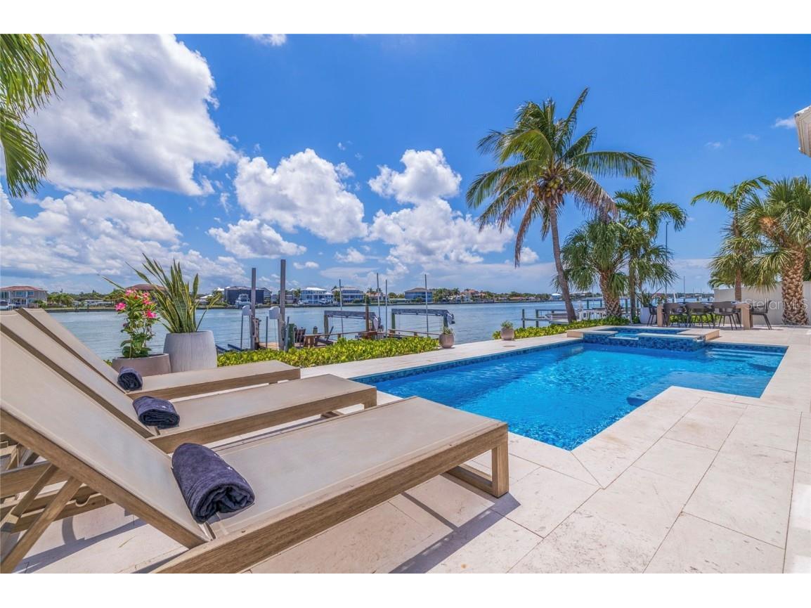 530 Harbor Drive N Indian Rocks Beach FL 33785 - CLEARWATER HARBOR U8219103 image1